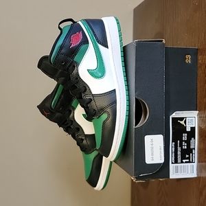 New in box Air Jordan 1 Mid PS Black Pine Green Sz 1